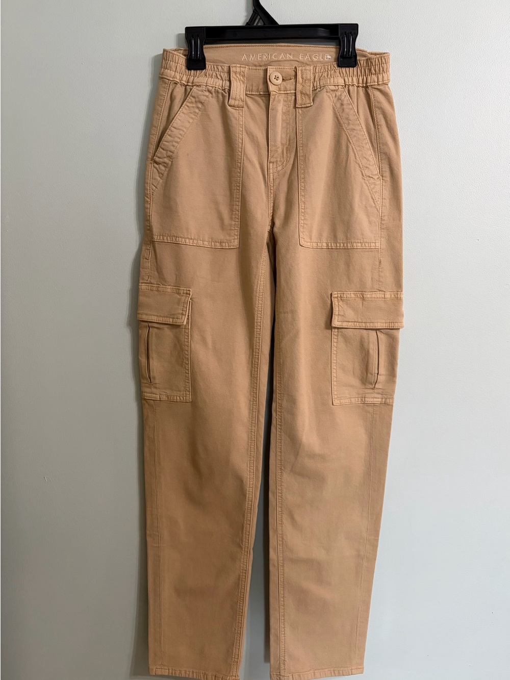 American Eagle Outfitters womenās Cargo Pants in Khaki Tan